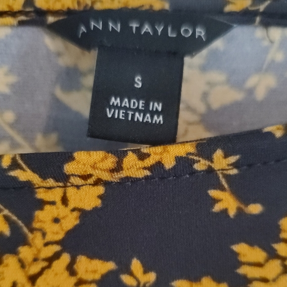 ANN TAYLOR floral blouse - Picture 4 of 7